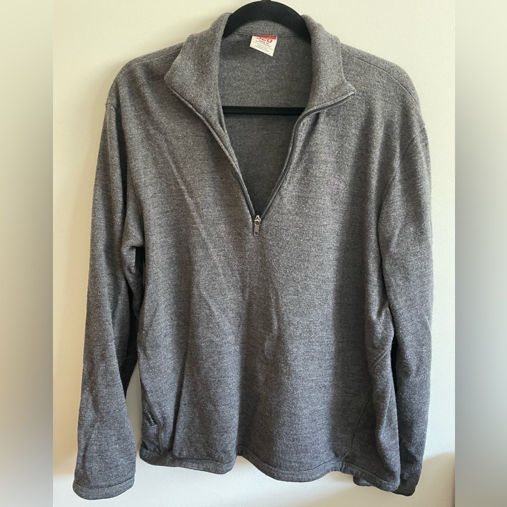 #166- ICEBREAKER - Sport 320 Merino Wool 1/4 Zip Pullover. Size medium, grey